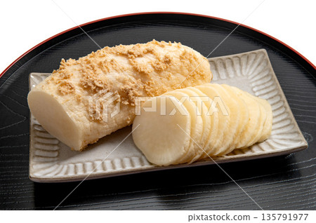 未著色的醃蘿蔔 未著色的醃蘿蔔 135791977