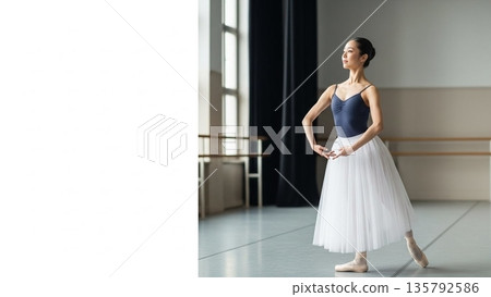 女學生練習芭蕾舞 女學生練習芭蕾舞 135792586