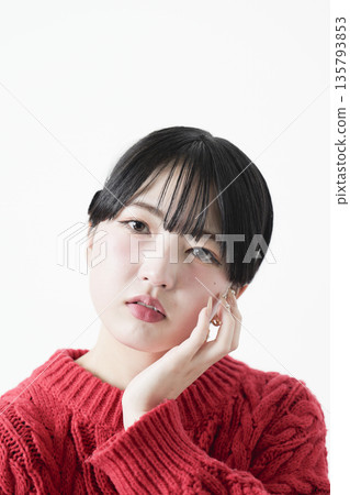 Portrait of an attractive, beautiful young woman in her twenties Portrait of an attractive, beautiful young woman in her twenties 135793853