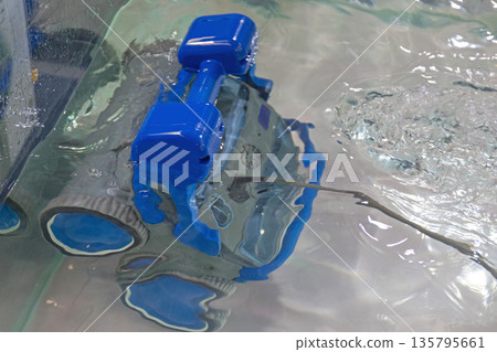 Robotic Swimming Pool Cleaner 135795661