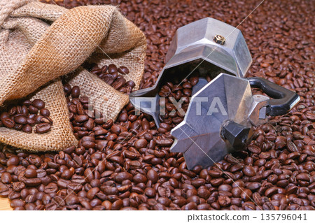 Open Cover Moka Pot 135796041
