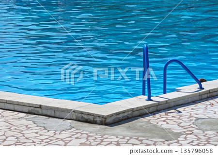 Public Swimming Pool Edge 135796058