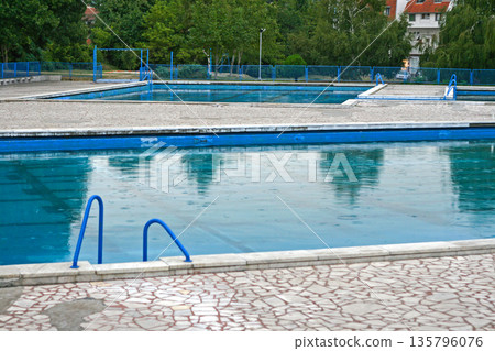 Public Swimming Pool Complex 135796076