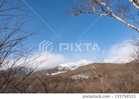 那須山脈的冬季景色 135798523