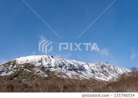 那須山的冬季景色 那須山的冬季景色 135798554