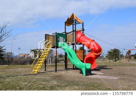 兒童公園遊樂場設備 135798779