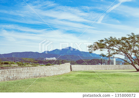 View of Yoneyama, Niigata (from Minatomachi Seaside Park) 135800072