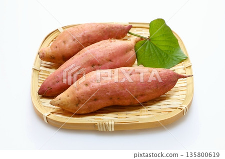 Freshly harvested sweet potatoes (Annou potatoes) 135800619