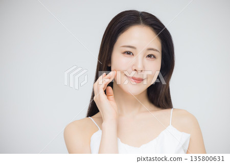 Beauty model young woman Beauty model young woman 135800631