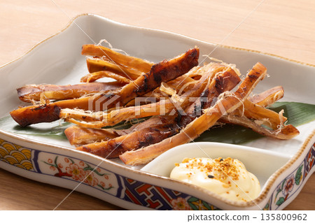 Grilled squid (overnight dried style) Dried seafood products Grilled squid (overnight dried style) Dried seafood products 135800962