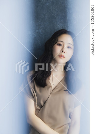 窗邊的女人 窗邊的女人 135801005