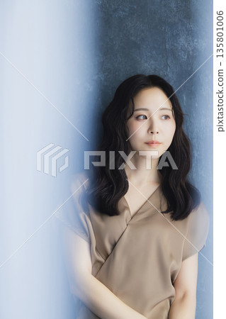 A woman by the window 135801006