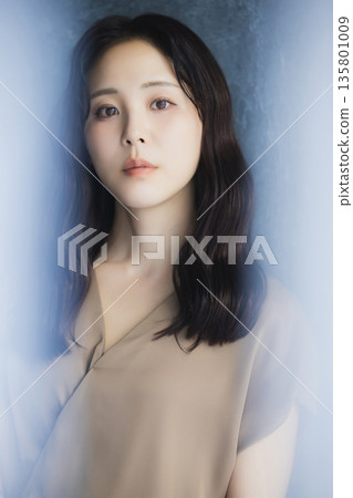 窗邊的女人 窗邊的女人 135801009