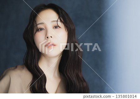 窗邊的女人 135801014