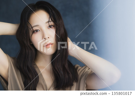 窗邊的女人 窗邊的女人 135801017