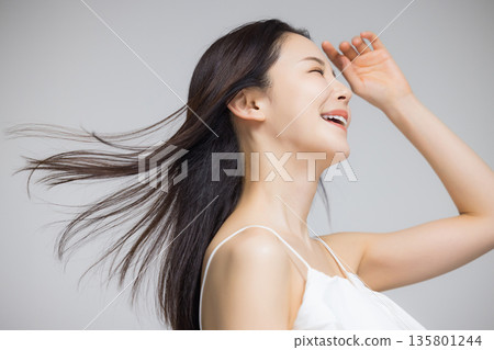 young woman with frizzy hair 135801244