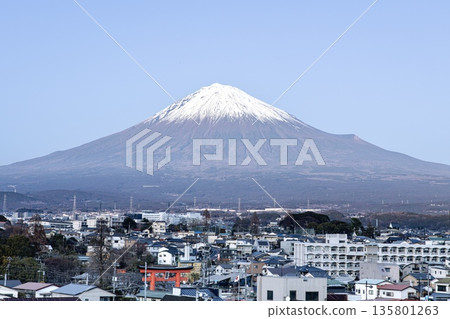 World Heritage Site Mount Fuji, snow-capped Mount Fuji in winter and the cityscape of Fujinomiya City World Heritage Site Mount Fuji, snow-capped Mount Fuji in winter and the cityscape of Fujinomiya City 135801263