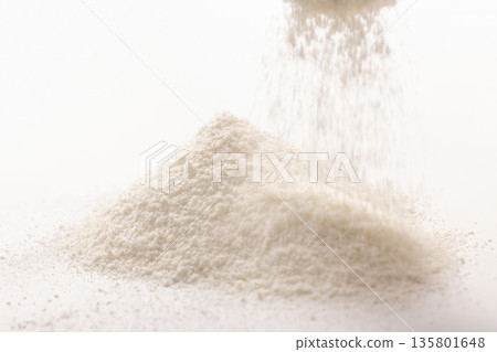 White chocolate powder, confectionery ingredients 135801648