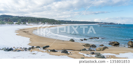 青森縣八戶市大須賀海岸和種佐海岸的雪景 青森縣八戶市大須賀海岸和種佐海岸的雪景 135801853