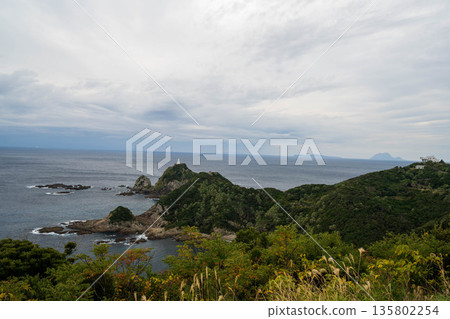 從佐田岬公園的觀景台上看到的海景 從佐田岬公園的觀景台上看到的海景 135802254
