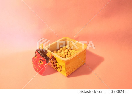 木盒裡的節分妖怪和豆子 135802431