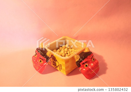 木盒裡的節分妖怪和豆子 135802432