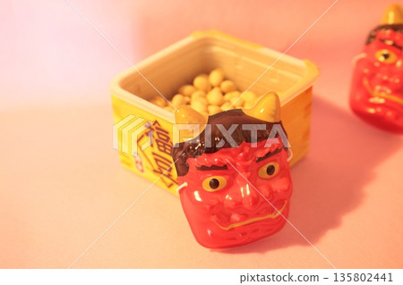 木盒裡的節分妖怪和豆子 木盒裡的節分妖怪和豆子 135802441