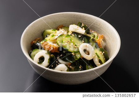 竹輪、裙帶菜、小黃瓜、醋菜 135802657