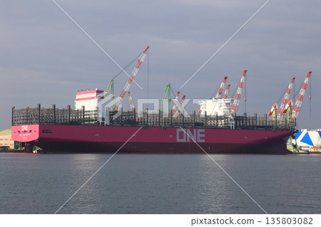 Huge container ship under construction Huge container ship under construction 135803082