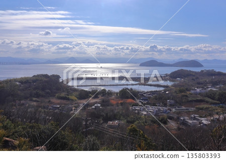 從志和群島本島富山眺望丸龜地區 從志和群島本島富山眺望丸龜地區 135803393