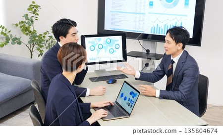 Group of business people meeting in office Group of business people meeting in office 135804674