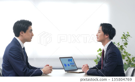 Group of business people meeting in an office Group of business people meeting in an office 135804769
