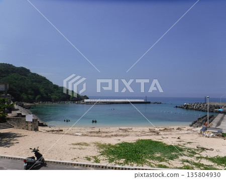 Shallow coast Shallow coast 135804930
