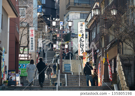 冬天的伊香保溫泉,石階的風景 冬天的伊香保溫泉,石階的風景 135805198