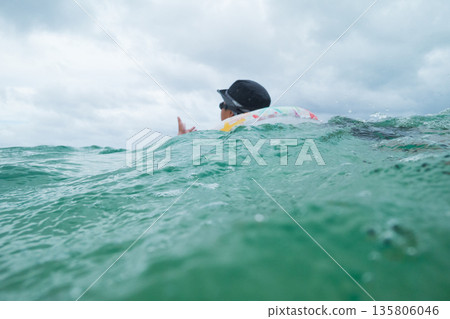 blue water, ocean, sea 135806046