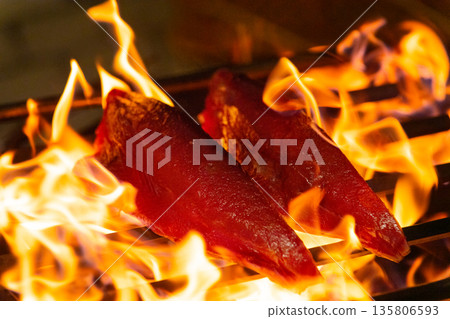 Hearty! Tosa straw-grilled bonito tataki 135806593