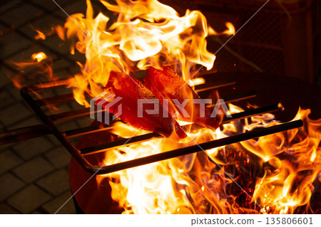 Hearty! Tosa straw-grilled bonito tataki 135806601