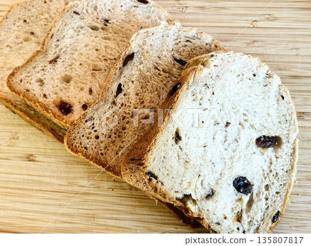 Raisin bread Raisin bread 135807817