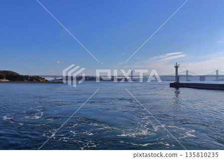 The Seto Ohashi Bridge and Yoshima Island, seen from Tomari Port on the main island of the Shiwaku Islands (Marugame City, Kagawa Prefecture) The Seto Ohashi Bridge and Yoshima Island, seen from Tomari Port on the main island of the Shiwaku Islands (Marugame City, Kagawa Prefecture) 135810235