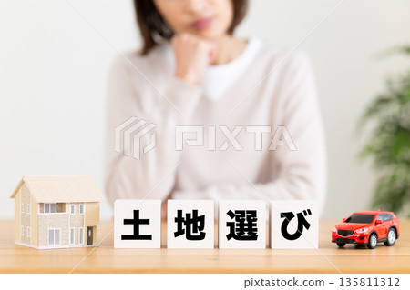 A middle-aged woman struggling with land selection issues A middle-aged woman struggling with land selection issues 135811312