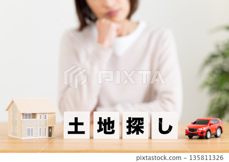 A middle-aged woman struggling with land search problems A middle-aged woman struggling with land search problems 135811326