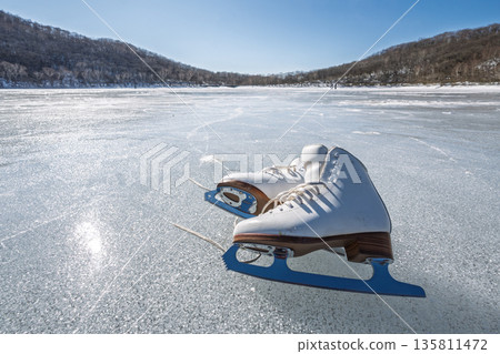 赤城山小沼的天然冰與溜冰場 135811472
