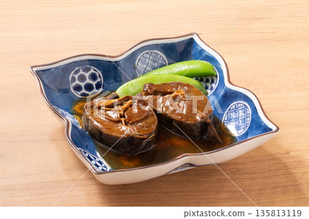 用糖醋醬油燉煮的梭鱸 用糖醋醬油燉煮的梭鱸 135813119