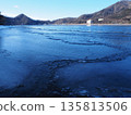 The cracks in the ice on the lake have frozen over, creating a river-like flow (20260121092706) 135813506