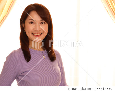 窗邊的女人 135814330