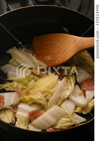 Stir-frying Chinese cabbage and bacon Stir-frying Chinese cabbage and bacon 135814448