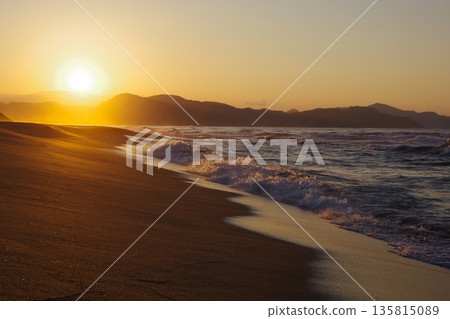 View of the sunset from Yuhigaura Beach in Kyotango City, Kyoto Prefecture View of the sunset from Yuhigaura Beach in Kyotango City, Kyoto Prefecture 135815089