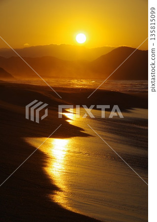 View of the sunset from Yuhigaura Beach in Kyotango City, Kyoto Prefecture View of the sunset from Yuhigaura Beach in Kyotango City, Kyoto Prefecture 135815099