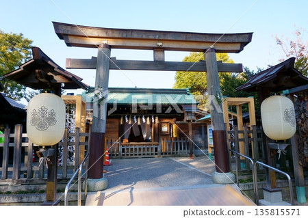 Toyokuni Shrine's torii gate and worship hall Toyokuni Shrine's torii gate and worship hall 135815571