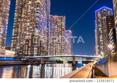 "Tokyo" Night view of Tokyo Bay Area Tower Mansion "Tokyo" Night view of Tokyo Bay Area Tower Mansion 135819571